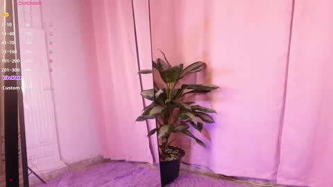 MIRANDA HERNANDEZ online show from February 17, 2025, 8:09 am