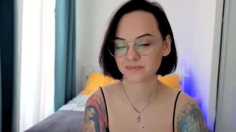 MiraSkyy online show from October 1, 2025, 9:26 am