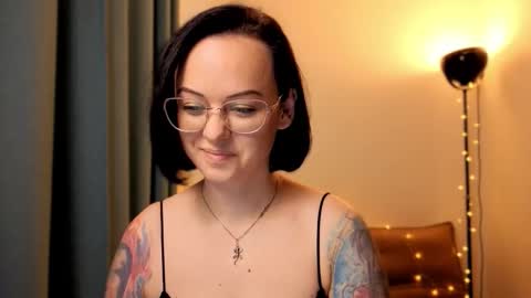 MiraSkyy online show from November 4, 2025, 2:05 pm