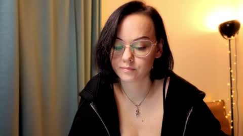 MiraSkyy online show from November 5, 2025, 4:29 pm