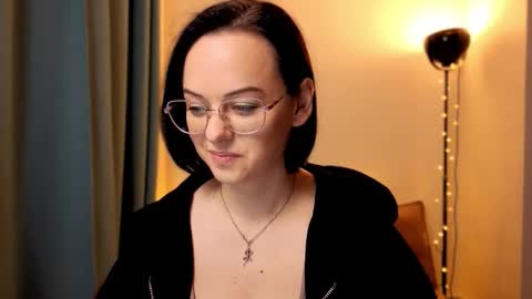 MiraSkyy online show from November 7, 2025, 5:24 pm