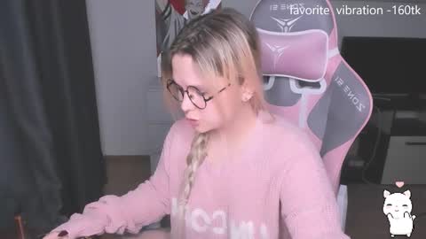 Kira online show from October 19, 2025, 9:15 pm