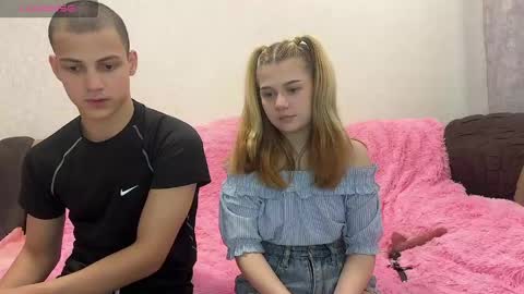 mirelcouple online show from June 1, 2026, 3:25 pm