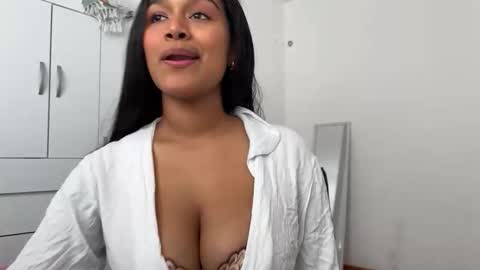 Mirella online show from October 28, 2025, 5:26 pm