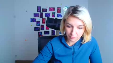 Mishelle online show from December 19, 2025, 2:02 pm