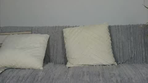 Elora online show from October 25, 2025, 12:23 pm