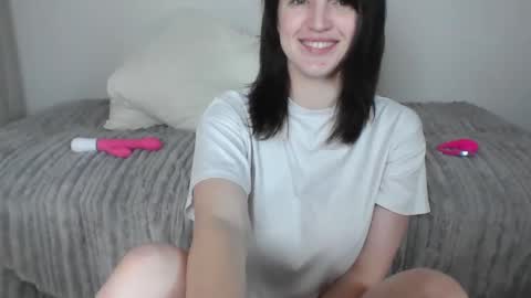 Snapshot of mishymoon chatting on February 11, 2026, 6:29 am Elora online show from February 11, 2026, 6:29 am