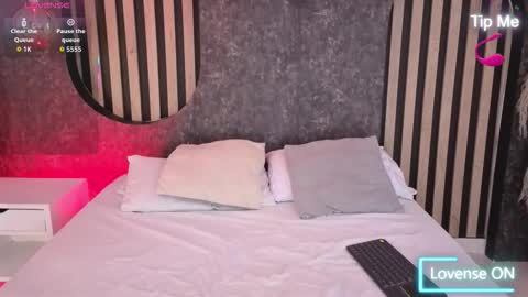 Antonella online show from November 23, 2025, 11:43 am