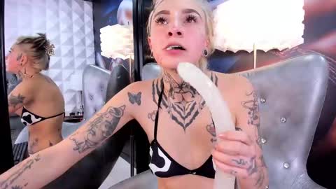 miss___angel online show from February 24, 2025, 9:41 pm