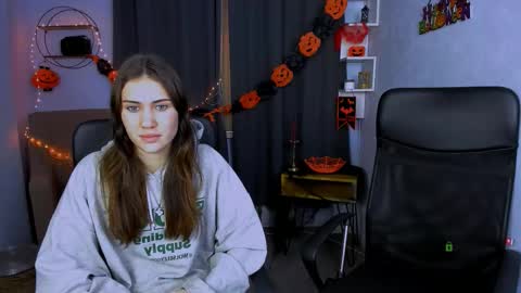miss__ella online show from October 20, 2025, 6:25 am