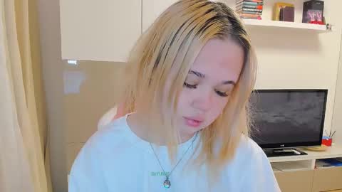 miss__selena online show from February 15, 2025, 6:01 pm