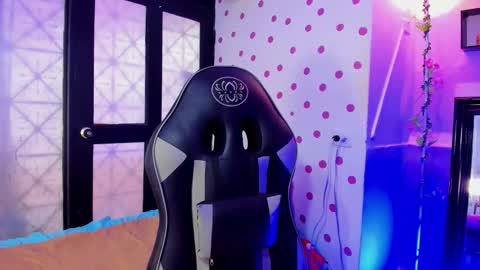 Akemi 3 online show from October 27, 2025, 1:37 pm