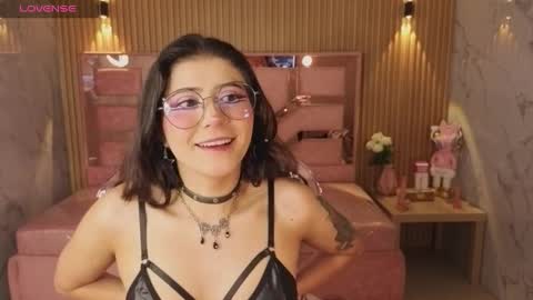 Snapshot of miss_devil_s chatting on March 6, 2026, 3:25 am miss_devil_s online show from March 6, 2026, 3:25 am