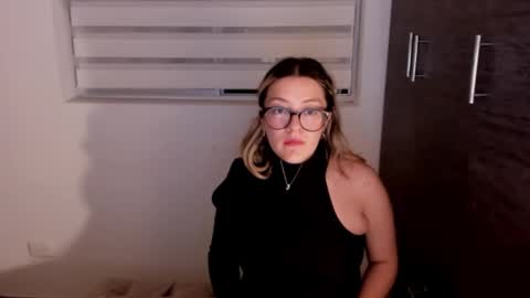 Ema online show from February 20, 2025, 11:32 pm