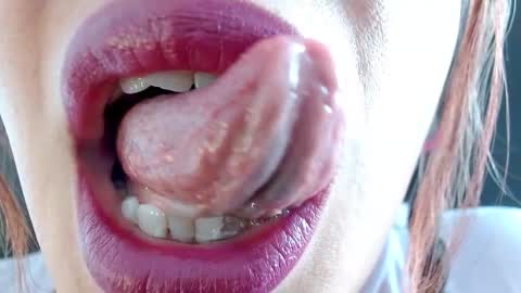 Miss Evoleth online show from September 8, 2025, 3:11 pm