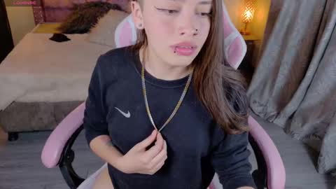 miss_foxxy_ online show from September 25, 2025, 4:38 am