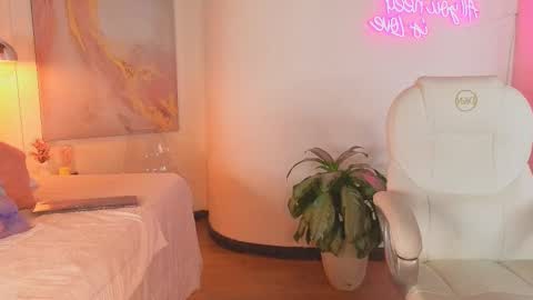 Honey online show from October 9, 2025, 7:56 pm