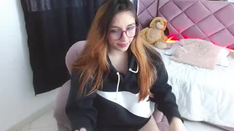 Isabella online show from October 6, 2025, 8:39 pm
