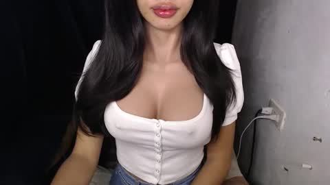 Lyn online show from April 1, 2026, 12:39 pm