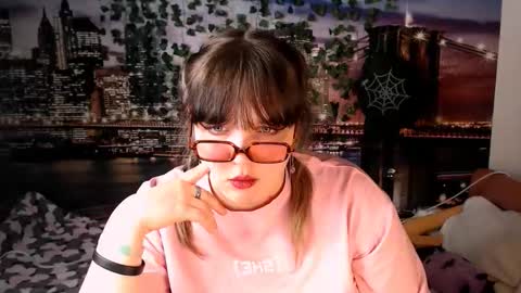 Eva online show from October 17, 2025, 4:42 pm