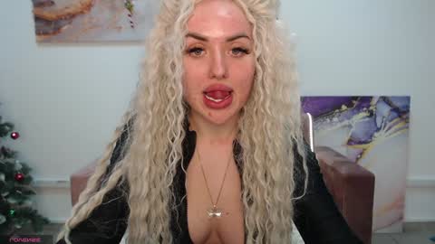 miss_kiten online show from February 3, 2025, 2:47 am