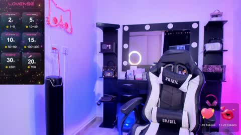 Snapshot of miss_kittyn chatting on December 9, 2024, 4:01 am Miss Kittyn online show from December 9, 2024, 4:01 am