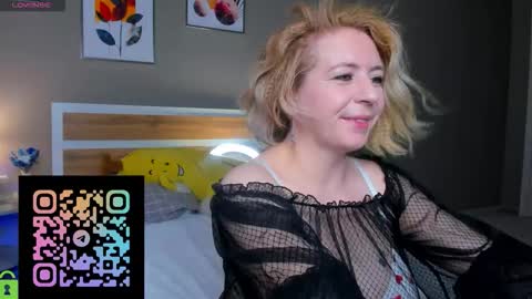 miss_lisaa online show from December 14, 2025, 2:28 am
