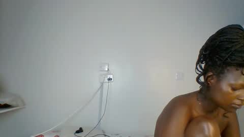 miss_lolah7 online show from May 5, 2026, 12:46 pm