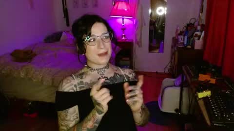 Snapshot of miss_raven_ts chatting on June 19, 2026, 12:15 am Raven online show from June 19, 2026, 12:15 am