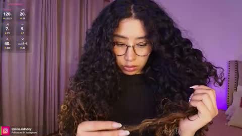 Amy Olivera online show from November 21, 2025, 12:48 pm