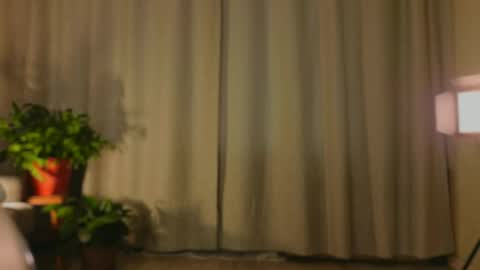 miss_ur_kiss online show from May 28, 2026, 1:41 pm