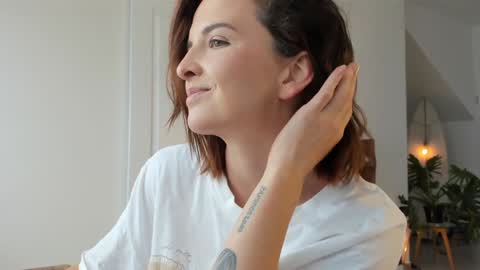 Alexandra Thorn online show from March 1, 2026, 9:11 am