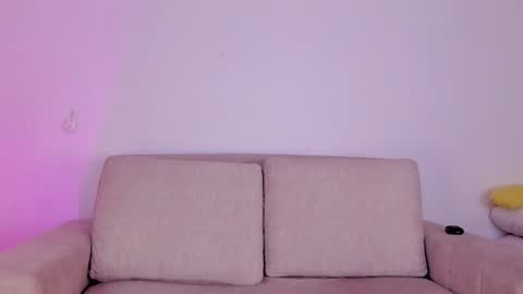 Bianca Torres online show from November 19, 2025, 12:05 pm