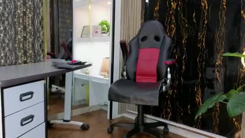 Escarlet online show from October 21, 2025, 2:56 am