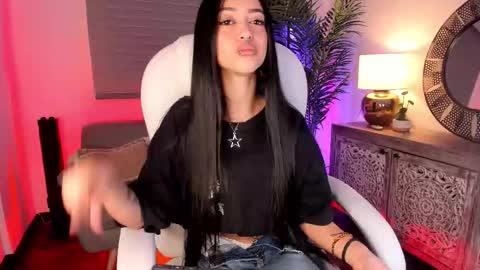 Snapshot of missfrancia_ chatting on December 2, 2025, 2:01 pm Amelia Leon online show from December 2, 2025, 2:01 pm