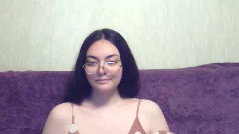 missis mona online show from June 10, 2026, 3:18 am