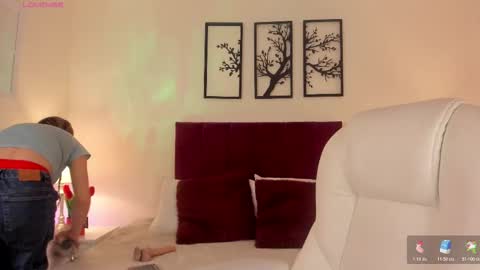 Bella Castillo online show from November 28, 2025, 1:25 pm