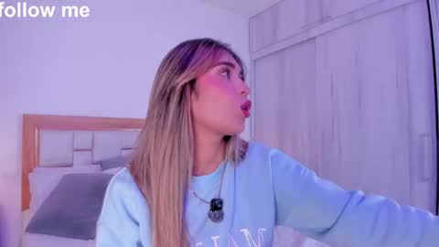 Snapshot of missjuliaa_ chatting on October 18, 2025, 3:09 am A N N Y online show from October 18, 2025, 3:09 am