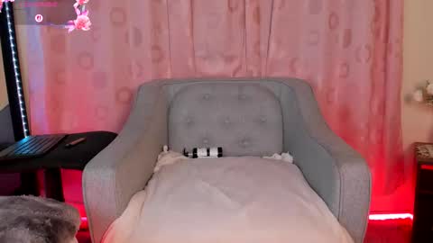   online show from November 30, 2025, 8:13 pm