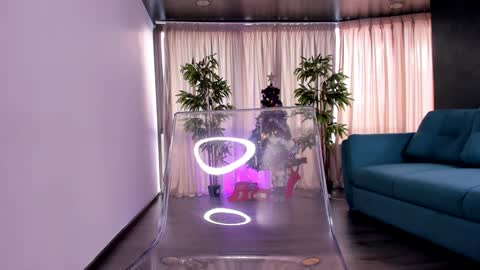 misskiarra online show from January 4, 2025, 9:00 am