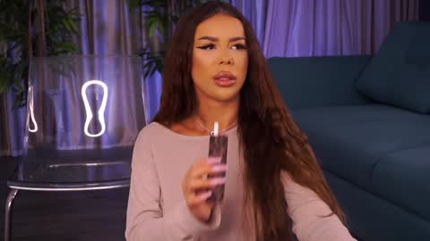 misskiarra online show from January 12, 2025, 5:13 am