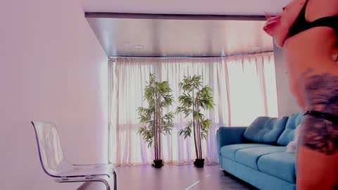 misskiarra online show from January 18, 2025, 8:52 am