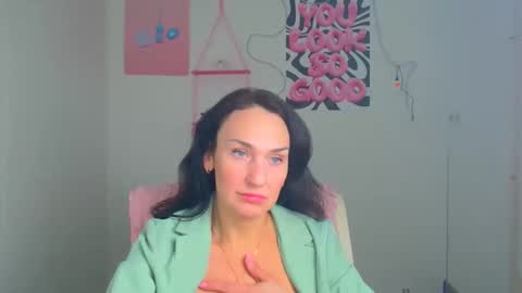 Christina online show from April 1, 2026, 11:22 am