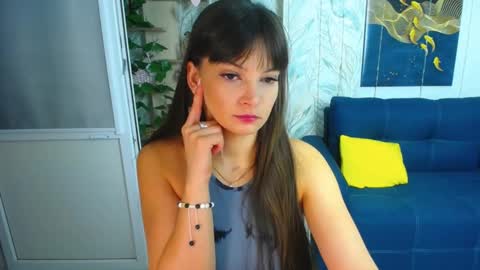 MissLaura online show from November 9, 2025, 5:50 am