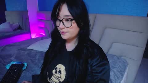 Miss Loise online show from October 13, 2025, 1:27 am