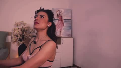 Lullu online show from November 26, 2025, 2:18 pm