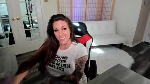 MissLuscious online show from February 8, 2025, 6:01 pm
