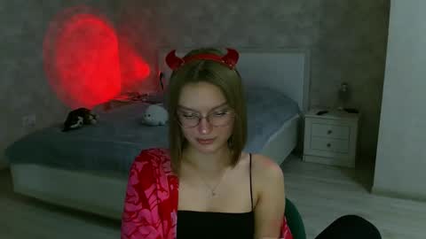 Snapshot of missmariat chatting on October 29, 2025, 5:14 pm OneGoddess online show from October 29, 2025, 5:14 pm