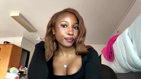 Snapshot of missmarimac chatting on February 23, 2026, 4:37 pm missmarimac online show from February 23, 2026, 4:37 pm