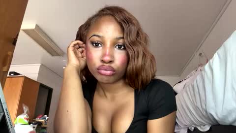 Snapshot of missmarimac chatting on February 25, 2026, 4:05 pm missmarimac online show from February 25, 2026, 4:05 pm